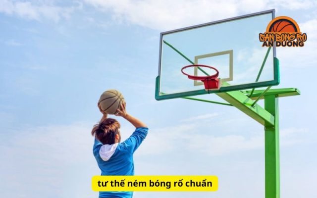 tư thế ném bóng rổ chuẩn