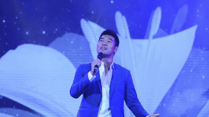 song-nhu-nhung-doa-hoa