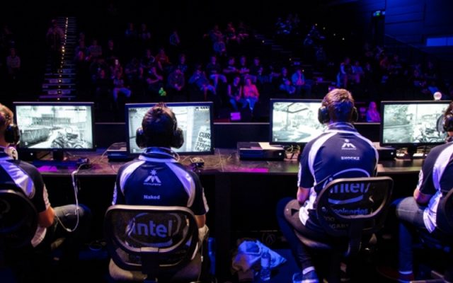 Vai trò chuyên gia phân tích (Analyst) trong việc bắt bài đối thủ.