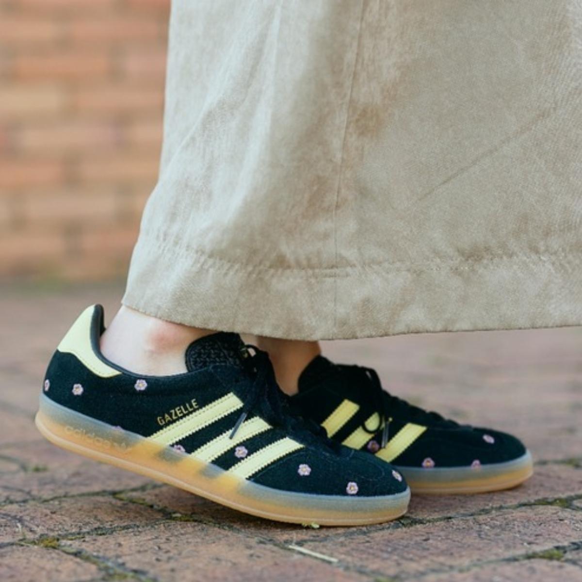 giay-adidas-gazelle-indoor-black-almost-yellow-floral-if4490-3