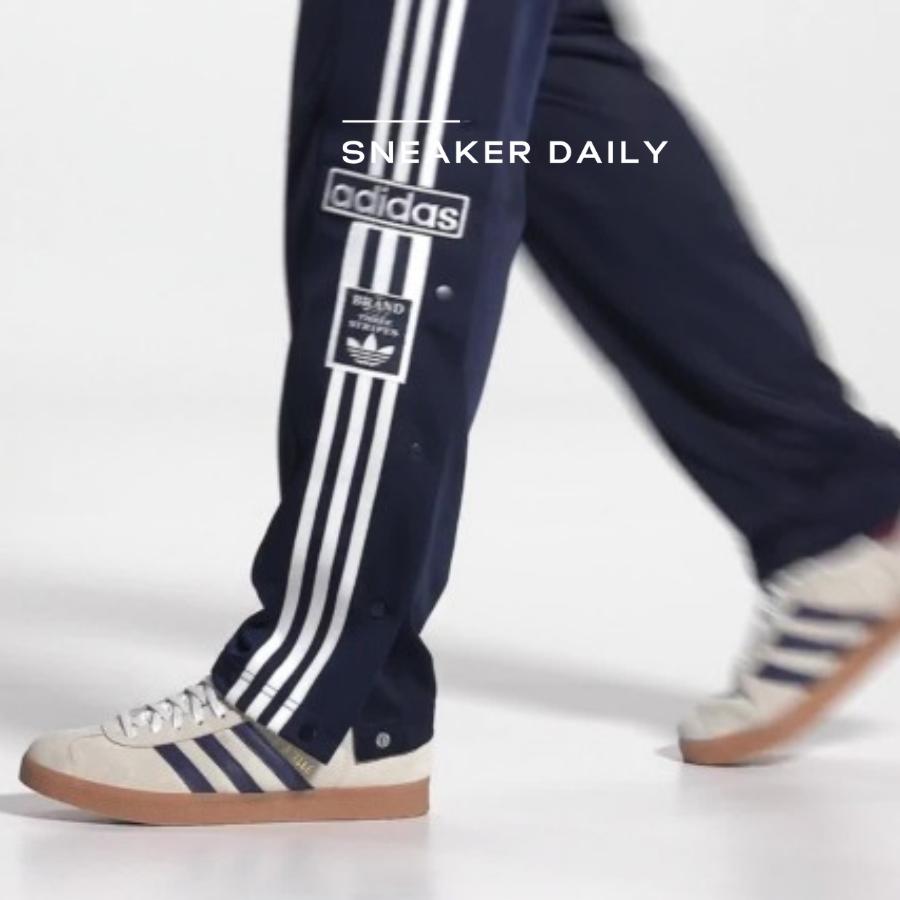 giay-adidas-originals-gazelle-indoor-off-white-dark-blue-gum-ie0546-2