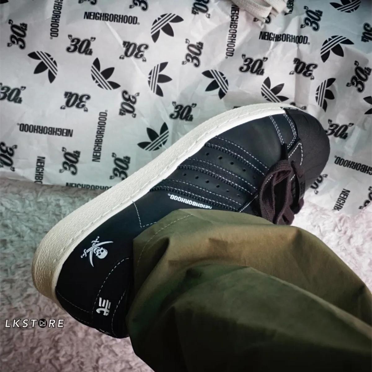 giay-adidas-originals-superstar-x-neighborhood-black-white-id8650-5