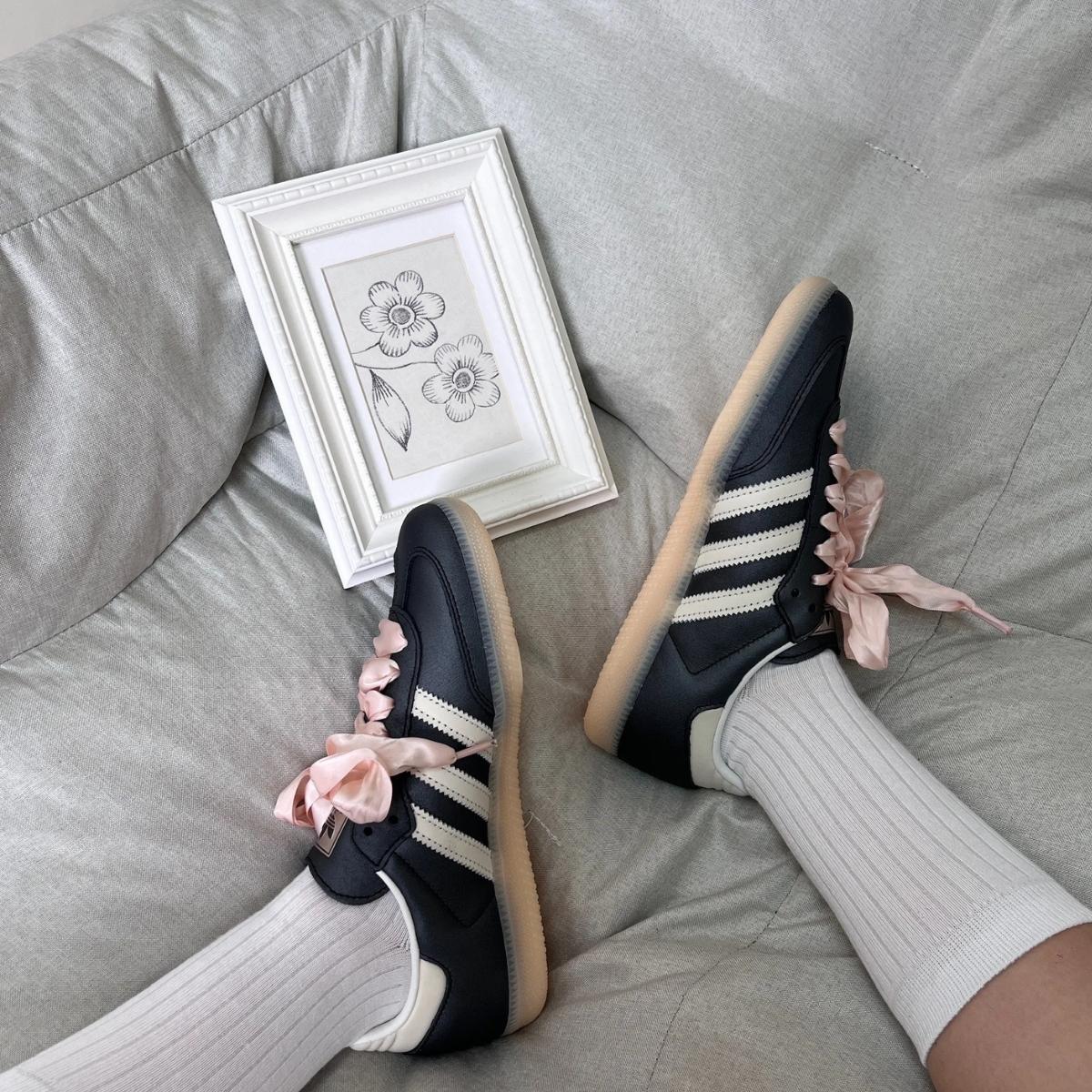 giay-adidas-samba-og-black-pink-ribbon-laces-ih8047-10