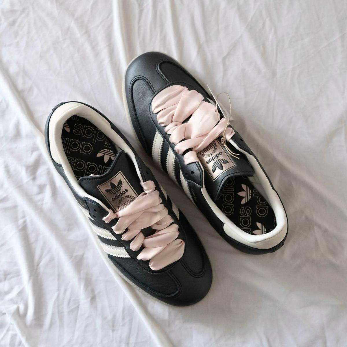 giay-adidas-samba-og-black-pink-ribbon-laces-ih8047-3