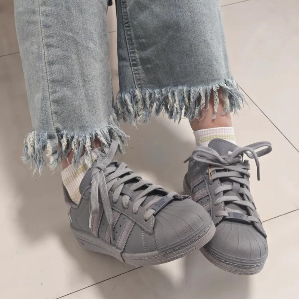 giay-adidas-x-neighborhood-superstar-cement-grey-ie6115-5